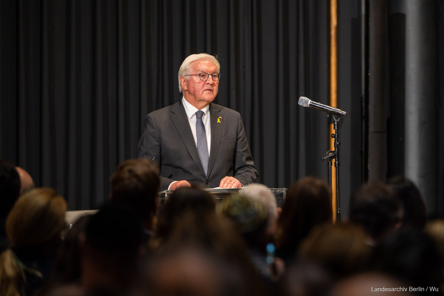 Ökumenischer Gedenkgottesdienst, stiller Solidaritätsmarsch und Gedenkveranstaltung anlässlich des ersten Jahrestags des Terrorangriffs der Hamas auf Israel, Gedächtniskirche, Jüdisches Gemeindehaus 