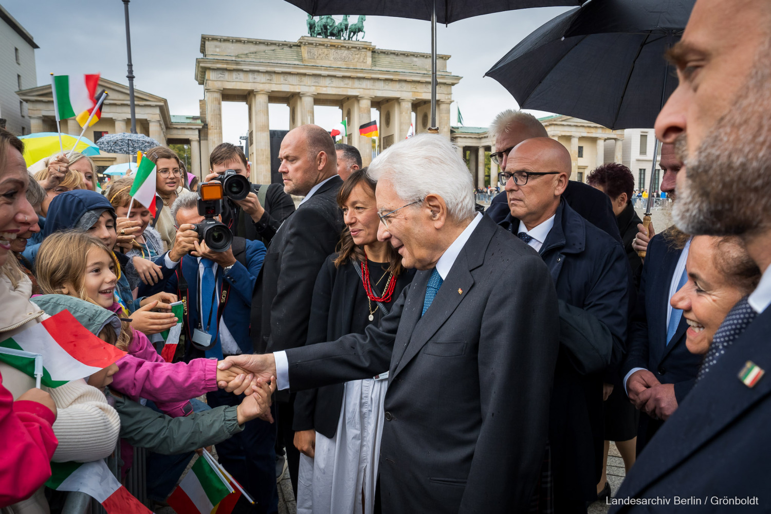 Kai Wegner begrüßt Italiens Präsidenten Sergio Mattarella am 27.09.2024