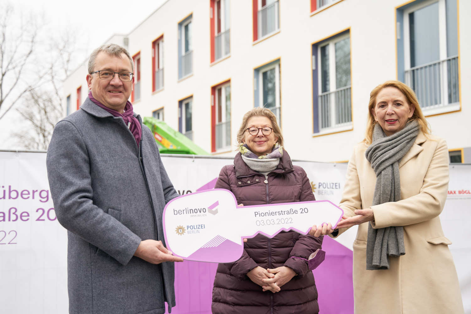 von links nach rechts: Alf Aleithe, Geschäftsführer der berlinovo; Silke Andresen-Kienz, Geschäftsführerin der berlinovo; Dr. Barbara Slowik, Polizeipräsidentin von Berlin