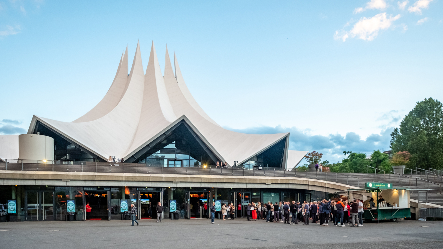 Nach zwei digitalen Veranstaltungen fand das Stadtforum wieder als reine Präsenzveranstaltung mit rund 300 Teilnehmerinnen und Teilnehmern im Tempodrom statt.