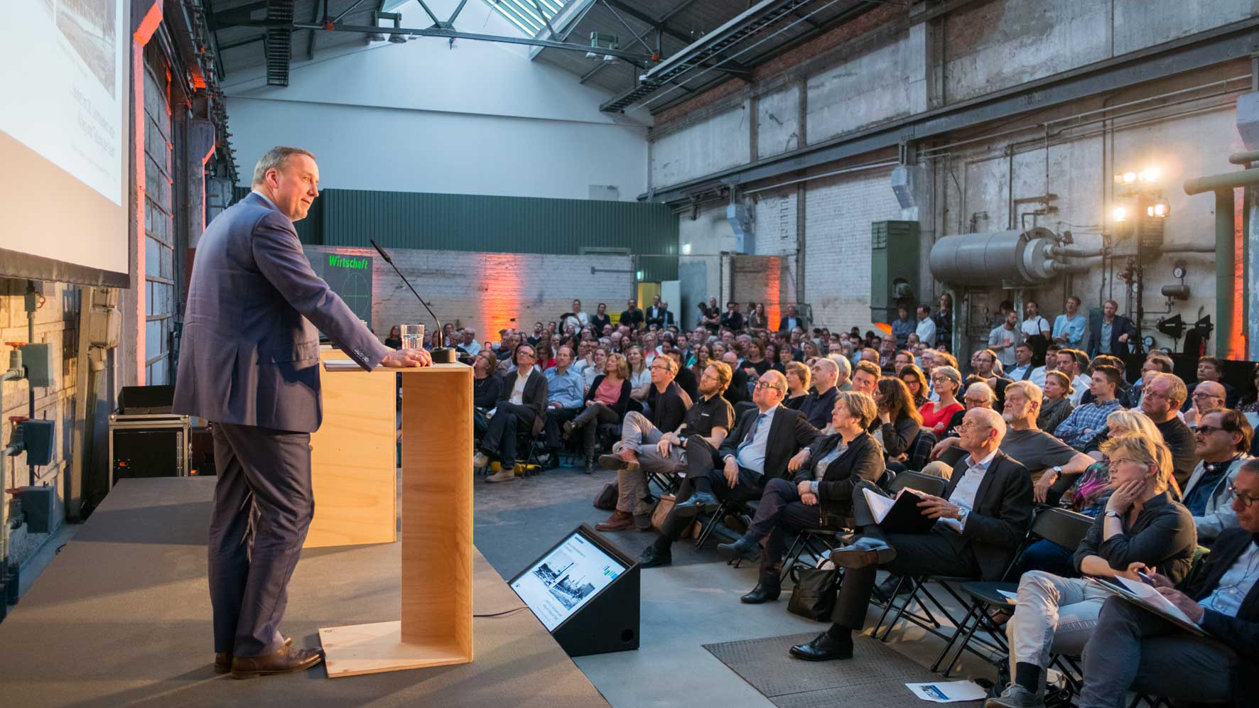 Jochen Brückmann (Industrie- und Handelskammer Berlin) benannte zentrale Handlungsbedarfe für Berlin im Kontext von Wirtschaftspolitik und Stadtentwicklung.