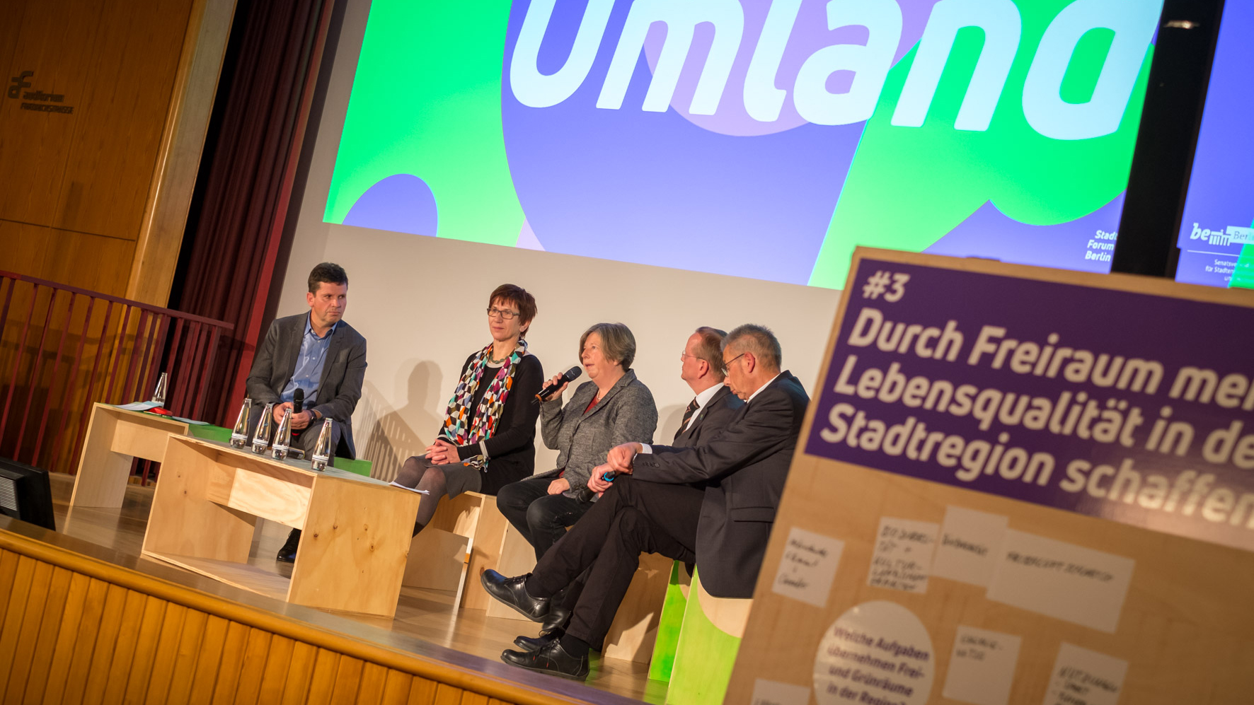 „Vom wir zum WIR! Wie kommen wir zu mehr Kooperation zwischen Berlin und Brandenburg?“ Zu dieser Frage diskutierten Rainer Hölmer, Karsten Knobbe, Katrin Lompscher und Kathrin Schneider in der Podiumsdiskussion unter der Moderation von Matthias von Popowski. 