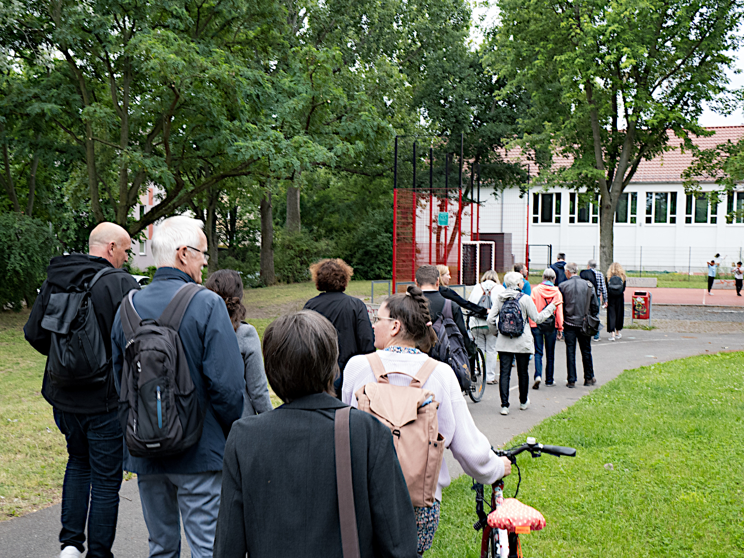 Der Nibelungenpark mit Ballspielfeld