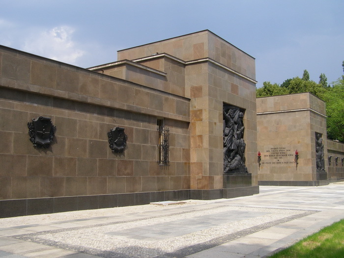 Мемориал Шёнхольцер Хайде - Строение у ворот