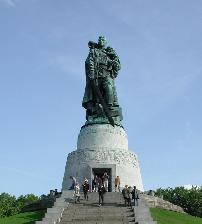 Treptower Park Memorial - Red Army Soldier