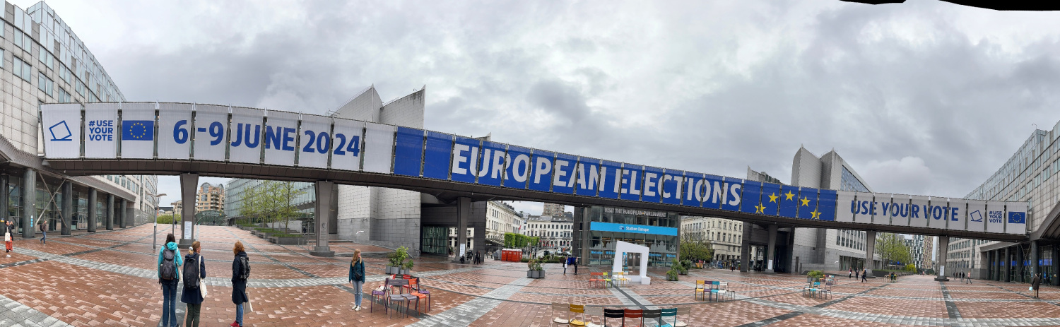 Panorama mit Plakat zur EU-Wahl