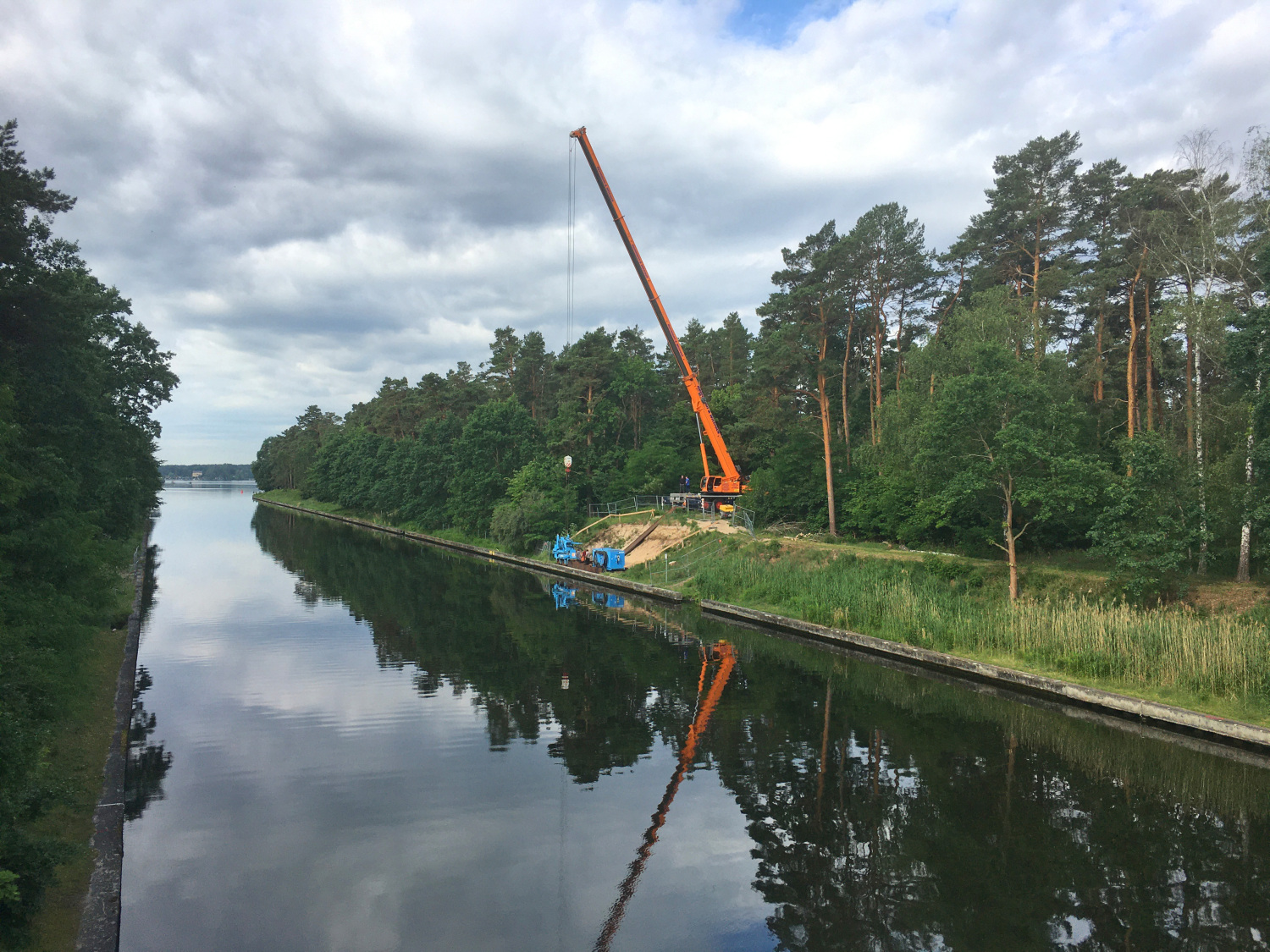 Gründungsarbeiten für Behelfsbrücke westlich Gosener Kanal, Juni 2022