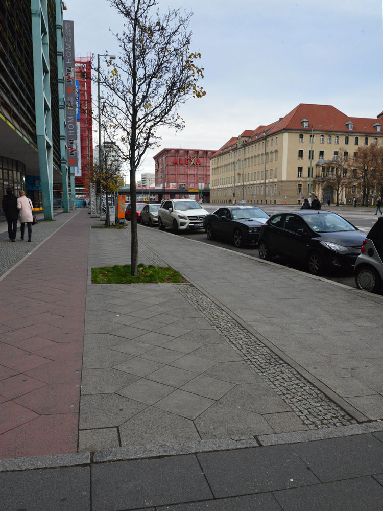 Erhaltung des hergestellen Geh- und Radwegs in der Grunerstraße vor dem Parkhaus