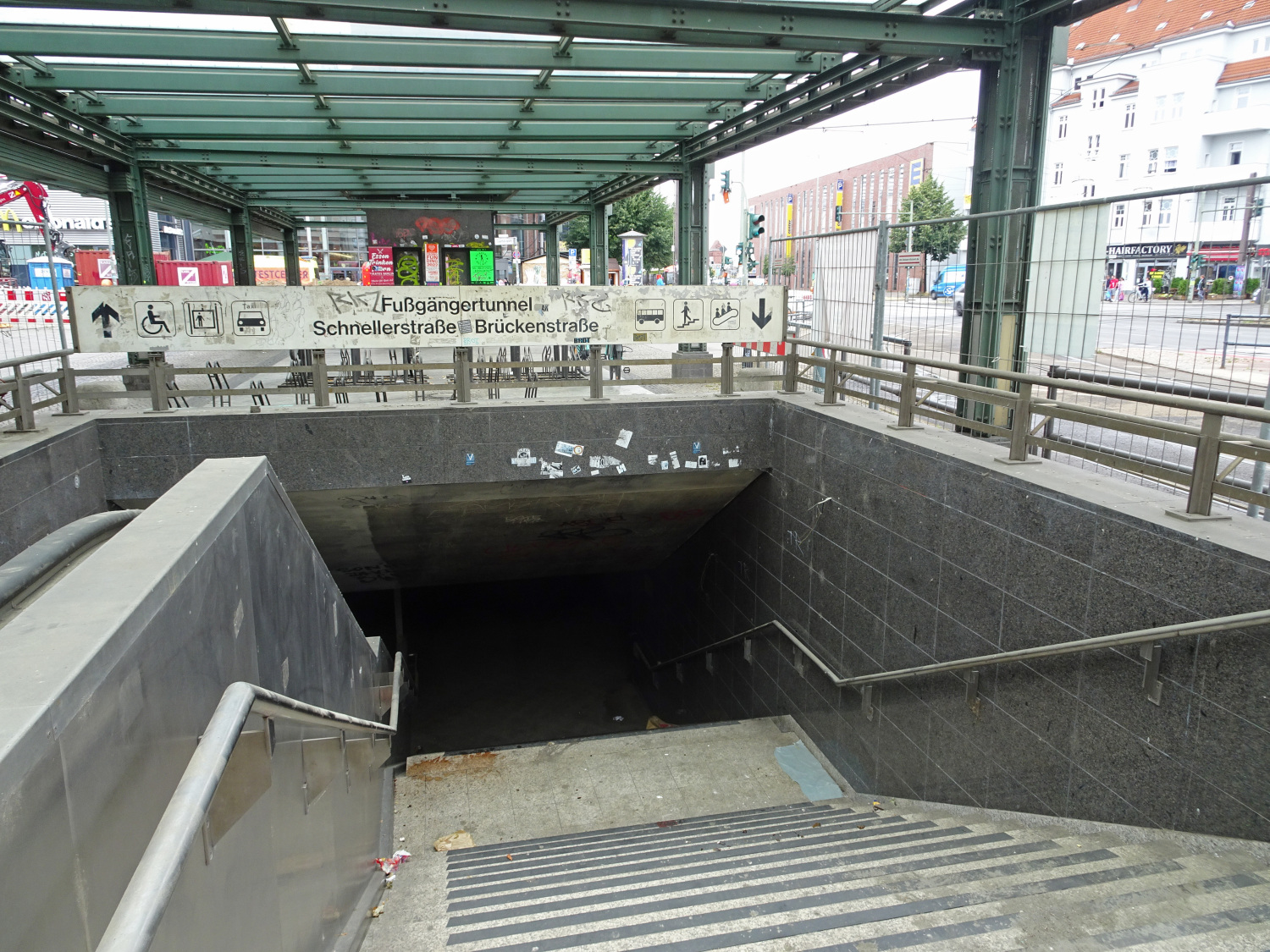 Fußgängertunnel Eingangsbereich Bahnhofseite