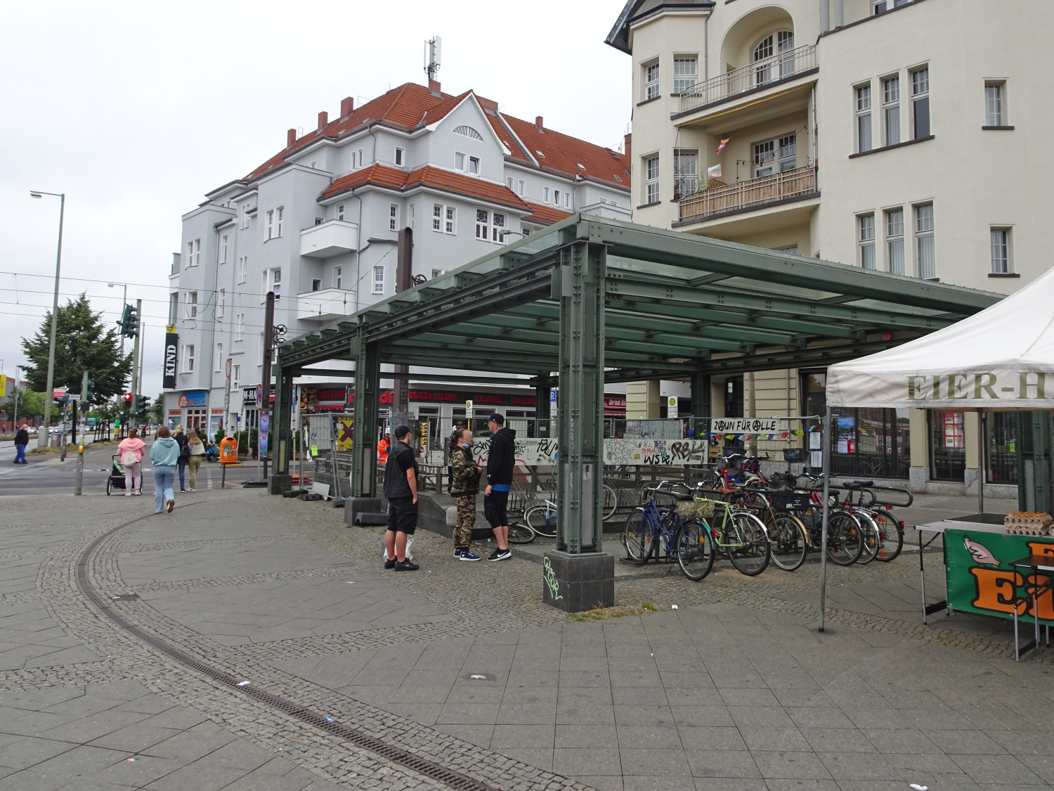 Fußgängertunnel Überdachung Schnellerstraße