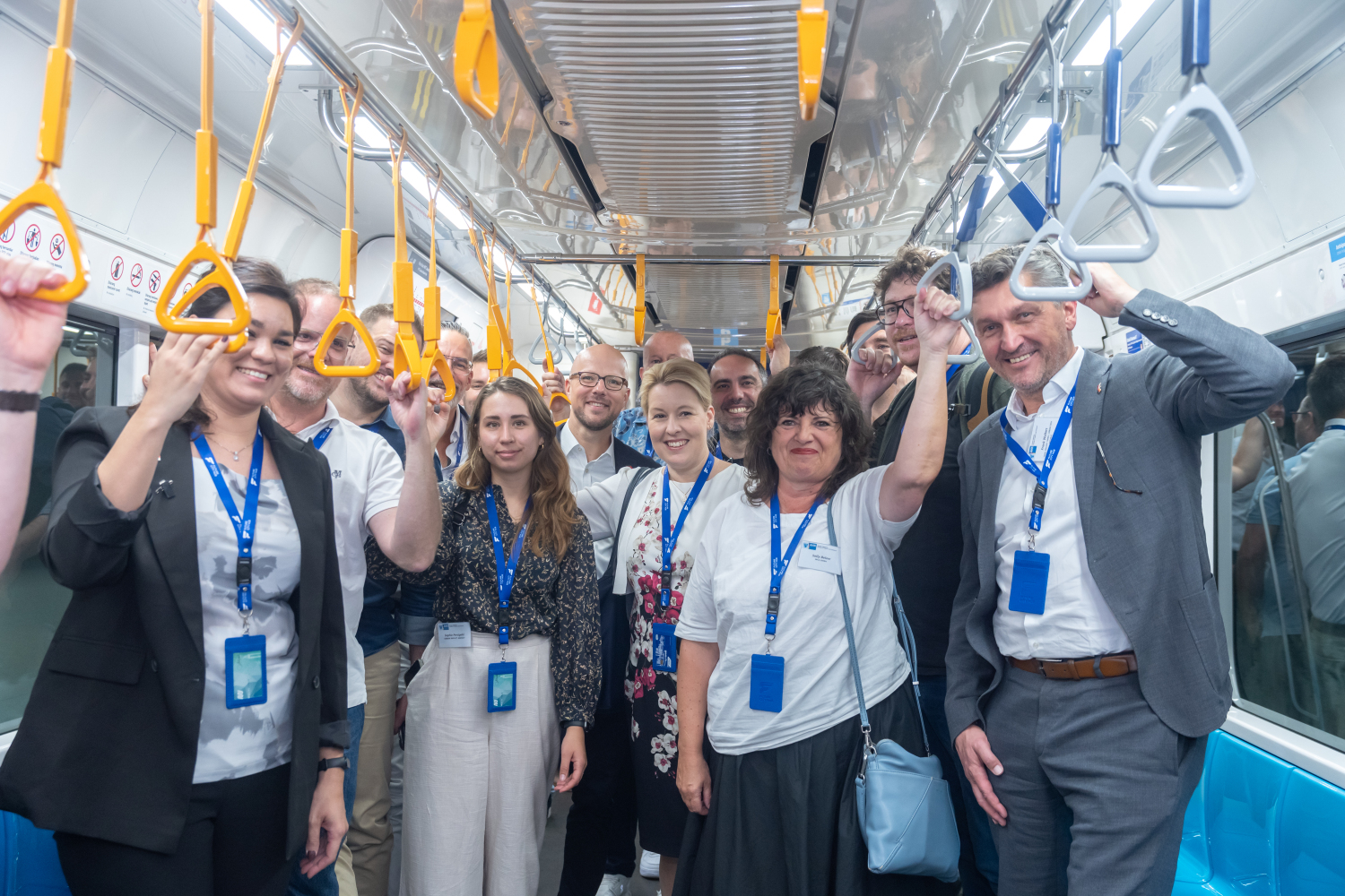 Die Wirtschaftsdelegation unterwegs in Jakartas erster U-Bahn