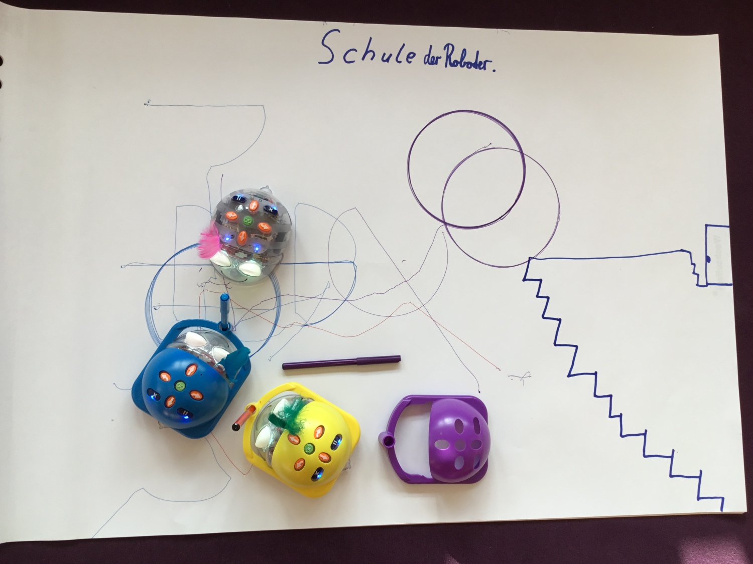 Ferienworkshop 2022 mit Ozobot und Blue-Bot Bild 09