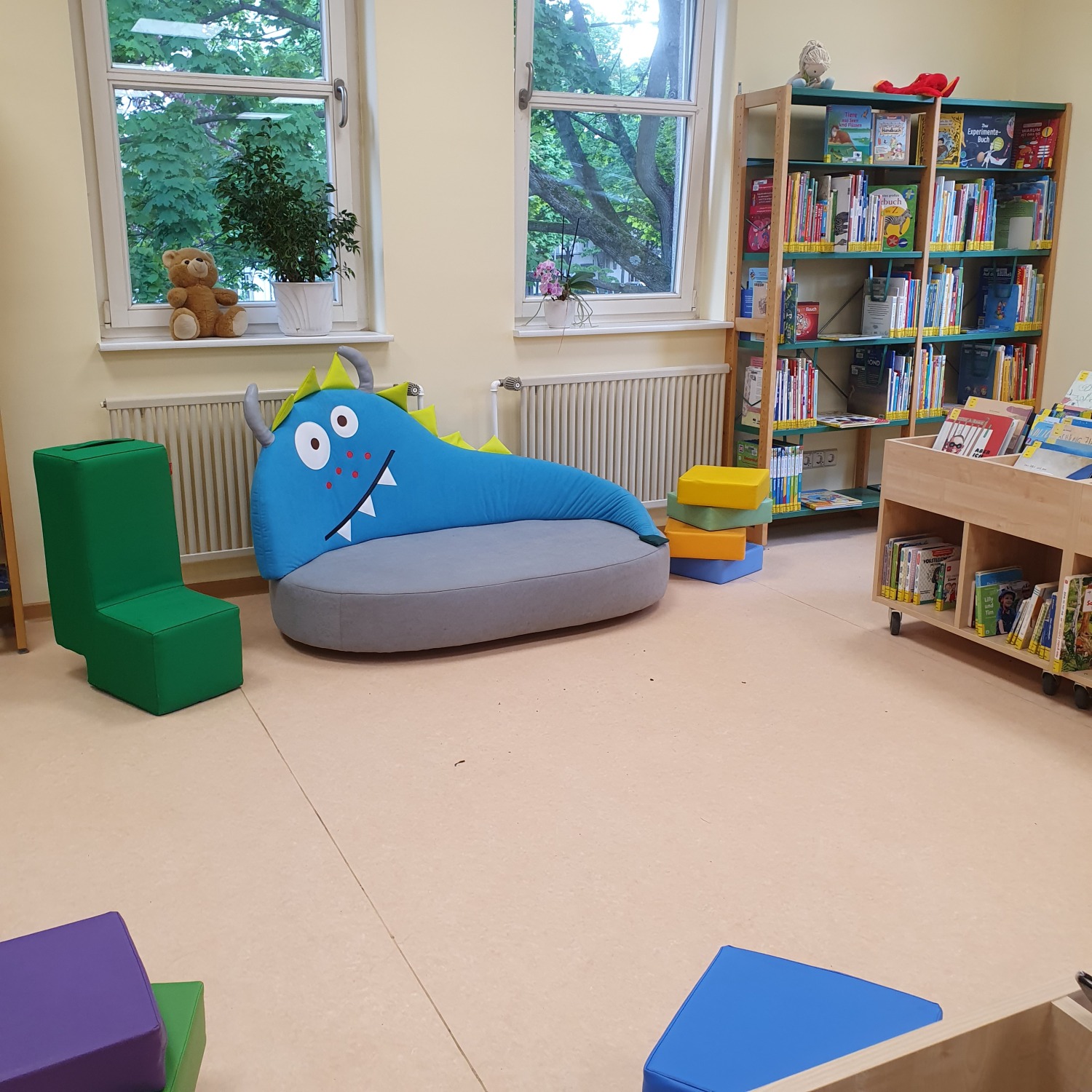 Kinderbibliothek Sofa Alt-Treptow