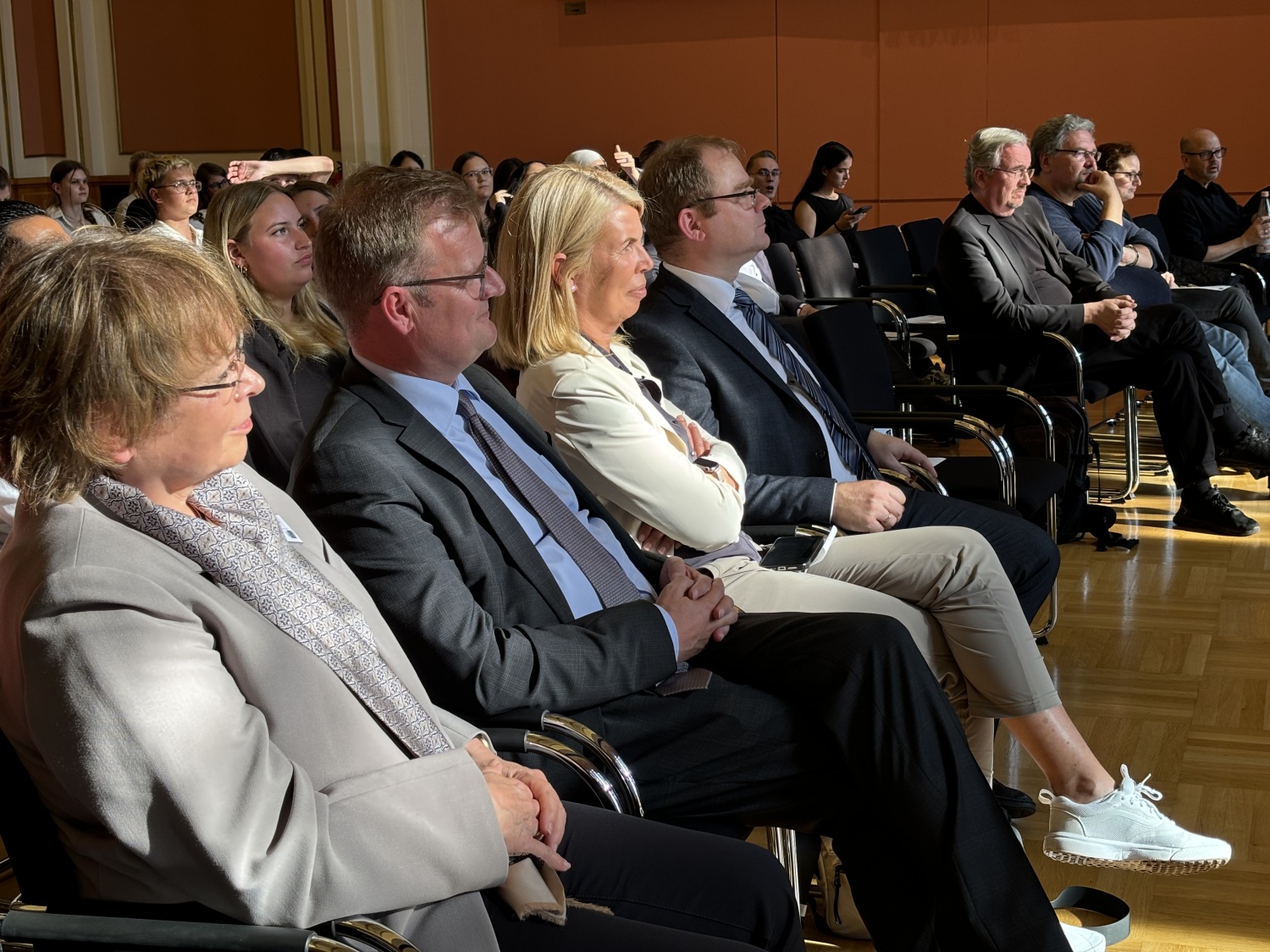 Publikum im Roten Rathaus