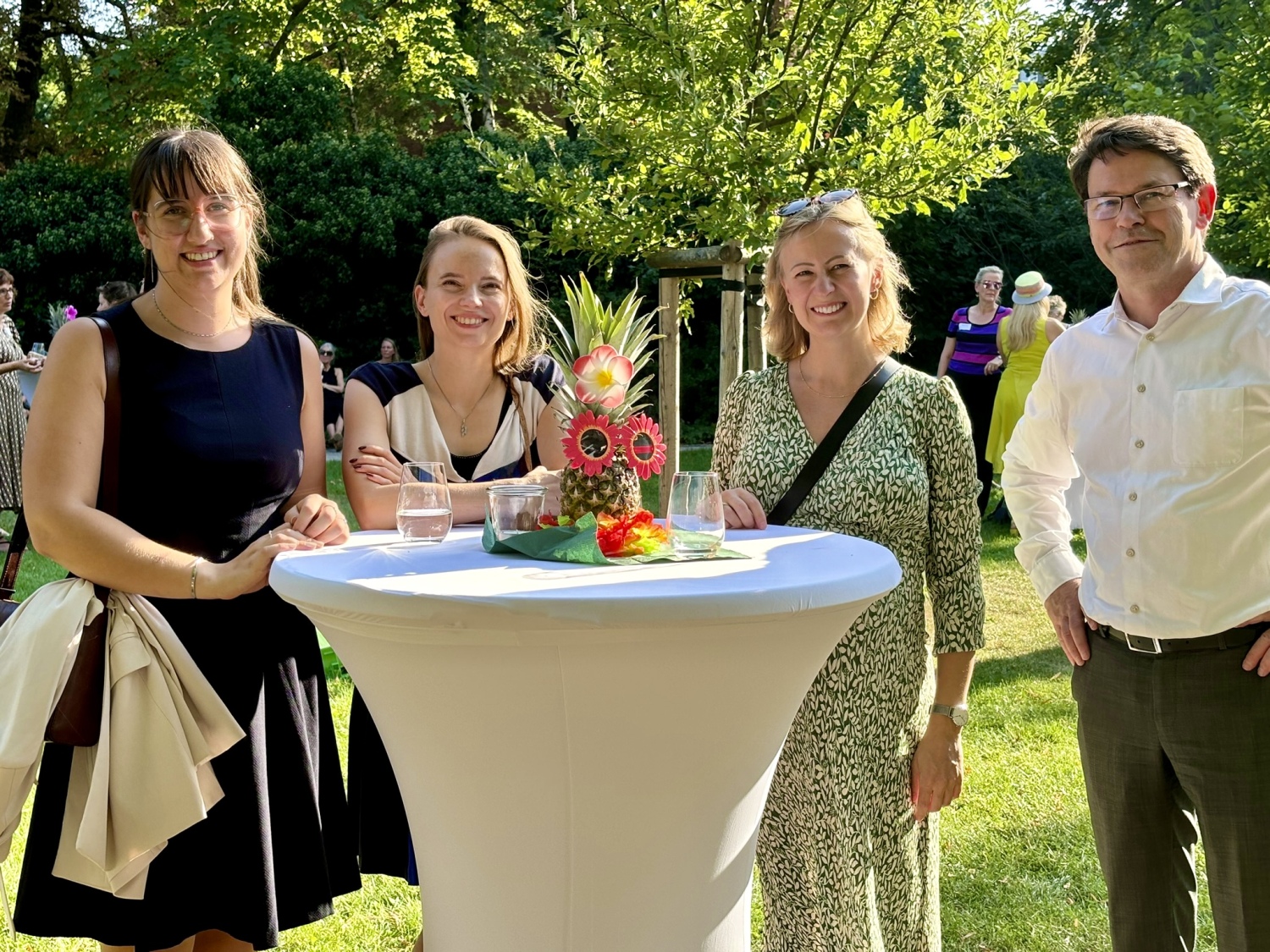 Mitarbeitende von EY beim Sommerfest